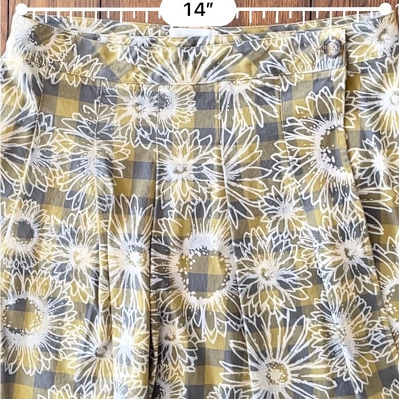 Urban Outfitters floral yellow plaid skirt with pleated front and 2 back pockets - Picture 6 of 8